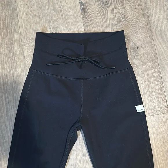 Vuori Black Leggings - Picture 6 of 6